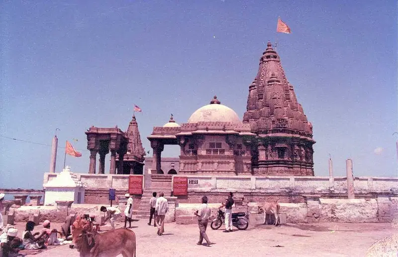 https://avathioutdoors.gumlet.io/travelGuide/dev/dwarka17885.jpg