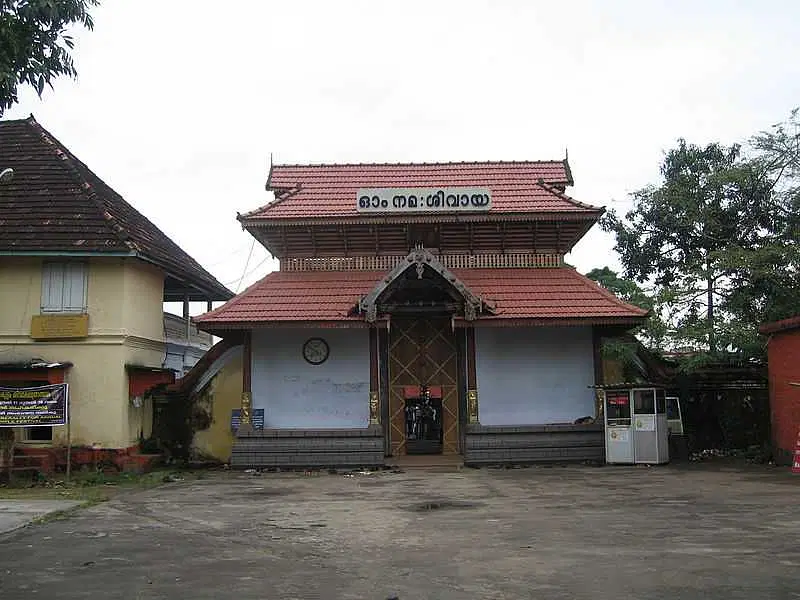 https://avathioutdoors.gumlet.io/travelGuide/dev/ernakulam81195.jpg