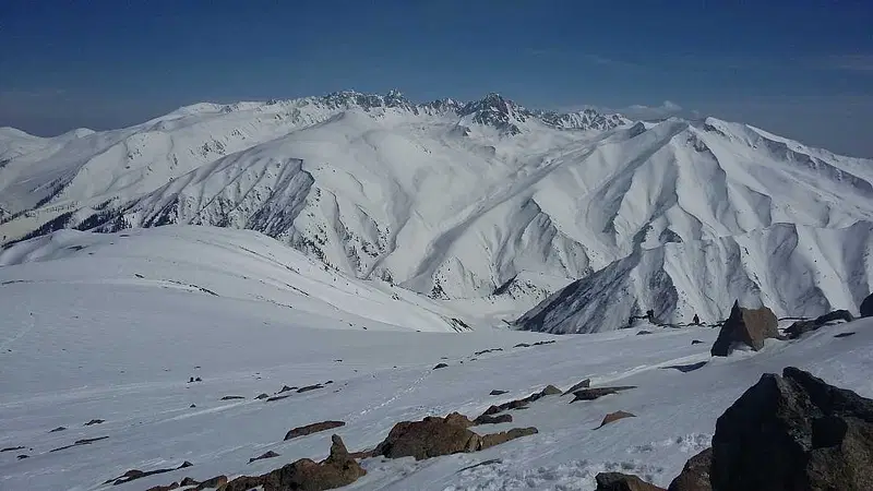 https://avathioutdoors.gumlet.io/travelGuide/dev/gulmarg_P3870.jpg
