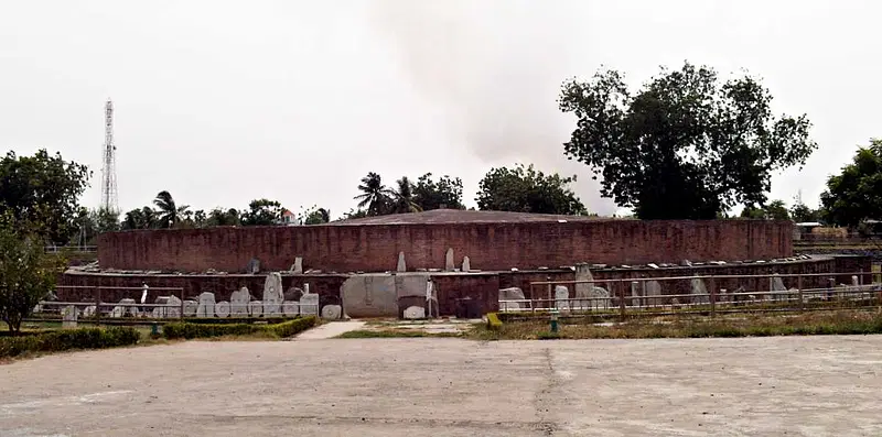 https://avathioutdoors.gumlet.io/travelGuide/dev/guntur_P2318.jpg