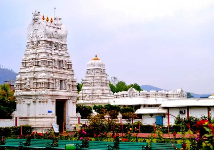 https://avathioutdoors.gumlet.io/travelGuide/dev/guwahati67341.jpg