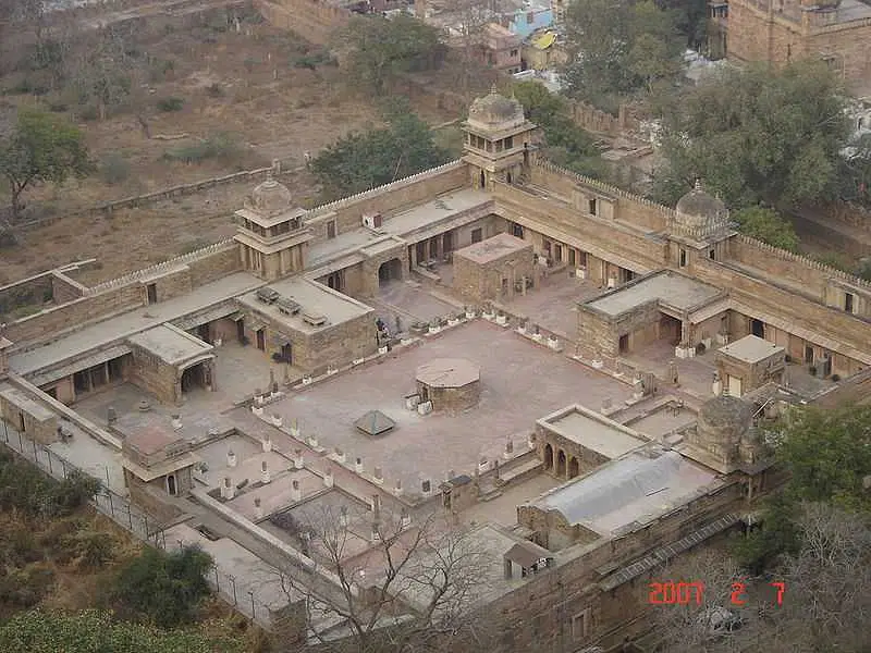 https://avathioutdoors.gumlet.io/travelGuide/dev/gwalior27252.jpg