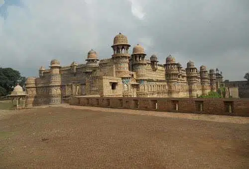 https://avathioutdoors.gumlet.io/travelGuide/dev/gwalior54989.jpg