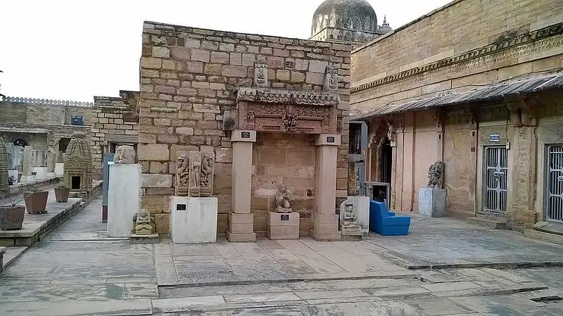https://avathioutdoors.gumlet.io/travelGuide/dev/gwalior_P5939.jpg
