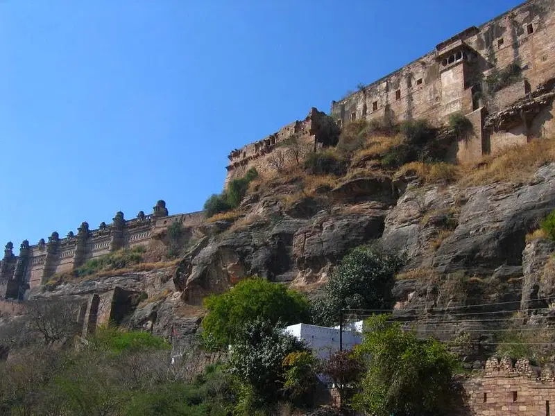 https://avathioutdoors.gumlet.io/travelGuide/dev/gwalior_P6792.jpg