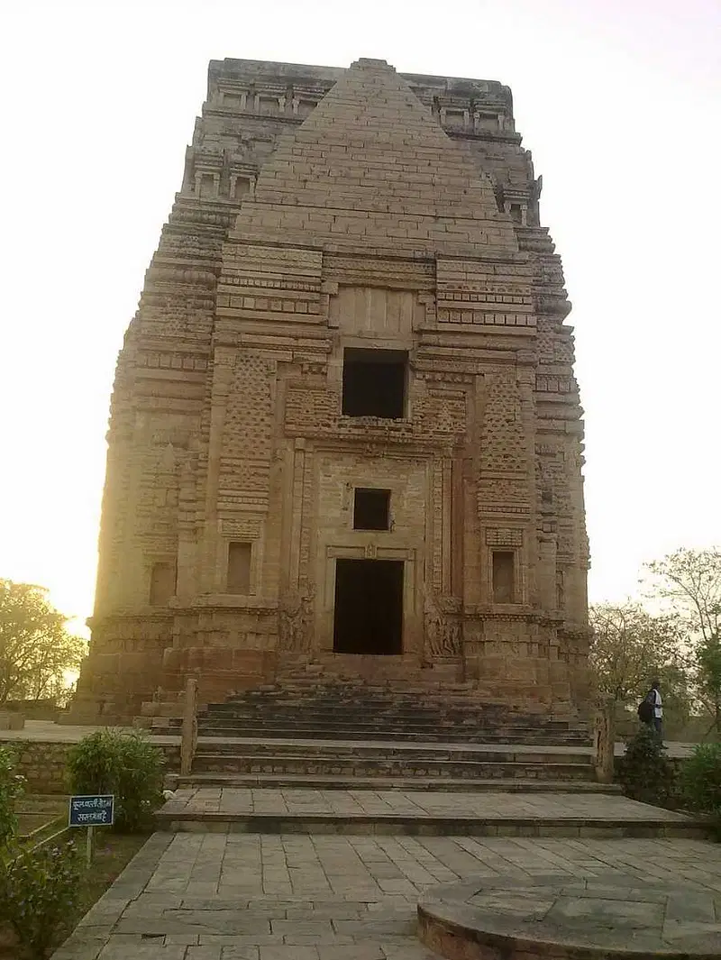 https://avathioutdoors.gumlet.io/travelGuide/dev/gwalior_P8231.jpg