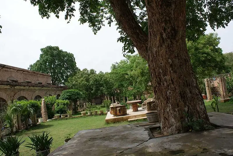 https://avathioutdoors.gumlet.io/travelGuide/dev/gwalior_P9751.jpg