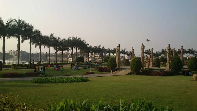 https://avathioutdoors.gumlet.io/travelGuide/dev/hyderabad_P9982.jpg