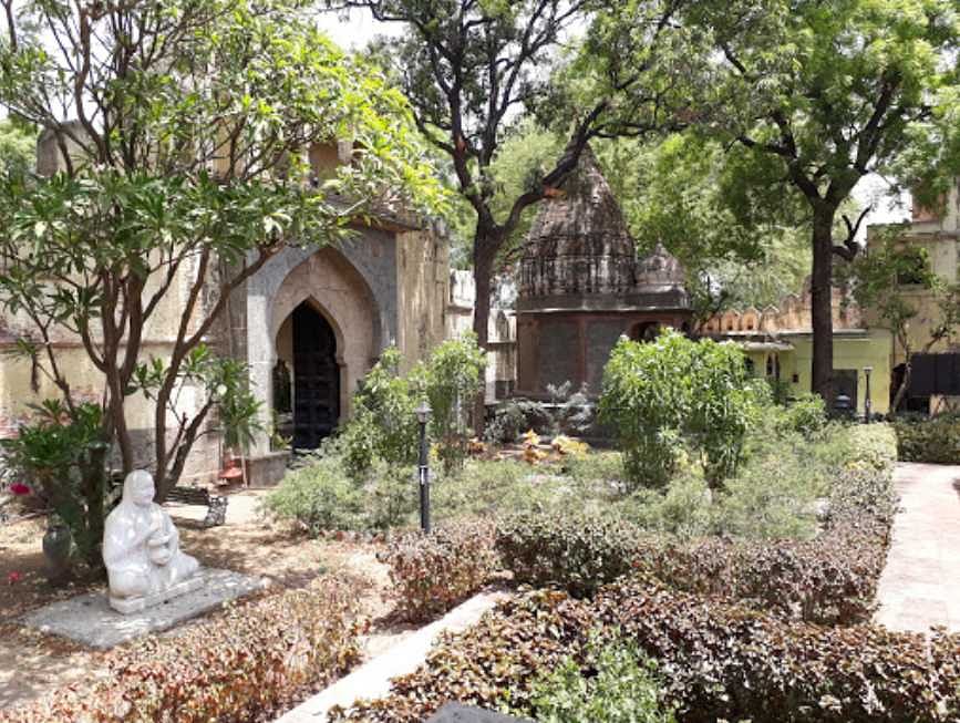 Explore Chhatri Bagh