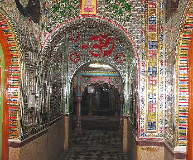 https://avathioutdoors.gumlet.io/travelGuide/dev/indore_P7918.jpg