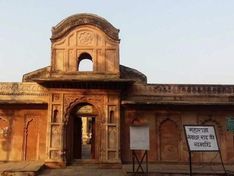 https://avathioutdoors.gumlet.io/travelGuide/dev/jhansi_P2690.jpg