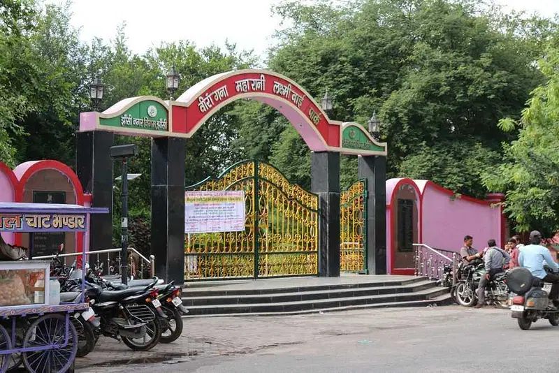 https://avathioutdoors.gumlet.io/travelGuide/dev/jhansi_P6645.jpg