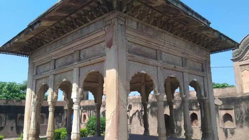 https://avathioutdoors.gumlet.io/travelGuide/dev/jhansi_P6671.jpg