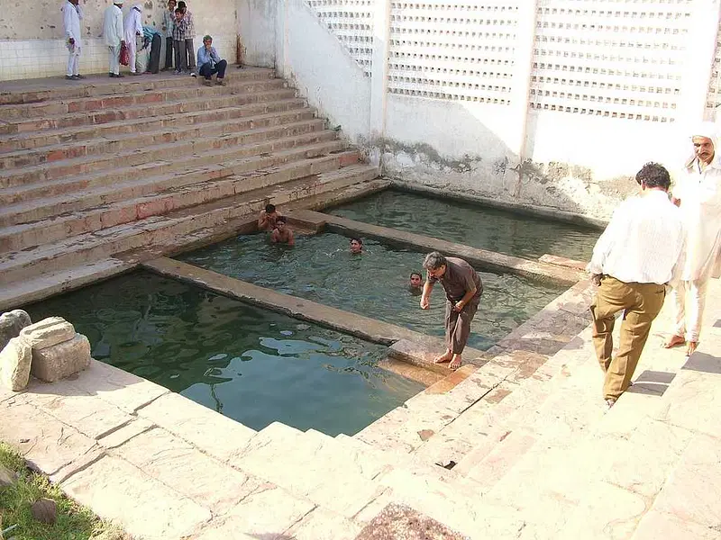 https://avathioutdoors.gumlet.io/travelGuide/dev/junagadh_P1476.jpg