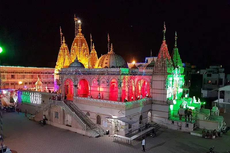 https://avathioutdoors.gumlet.io/travelGuide/dev/junagadh_P1991.jpg