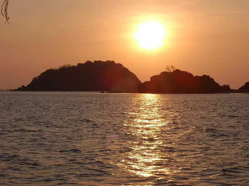 https://avathioutdoors.gumlet.io/travelGuide/dev/karwar44008.jpg