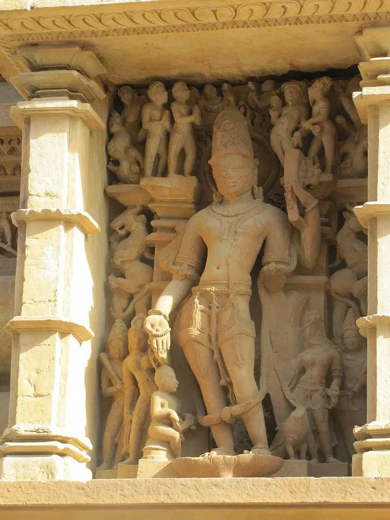 https://avathioutdoors.gumlet.io/travelGuide/dev/khajuraho_P1373.jpg