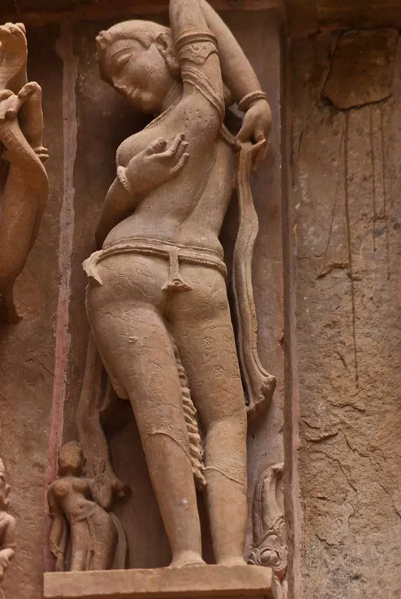 https://avathioutdoors.gumlet.io/travelGuide/dev/khajuraho_P2049.jpg