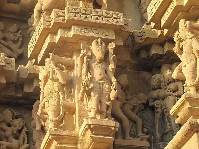 https://avathioutdoors.gumlet.io/travelGuide/dev/khajuraho_P4153.jpg