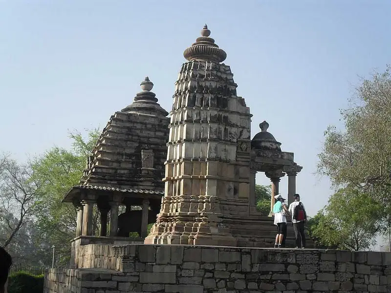 https://avathioutdoors.gumlet.io/travelGuide/dev/khajuraho_P4279.jpg