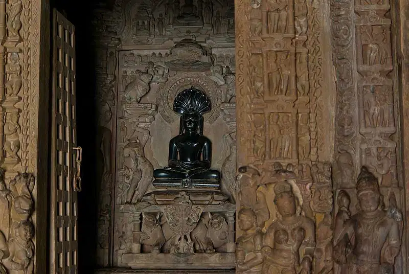 https://avathioutdoors.gumlet.io/travelGuide/dev/khajuraho_P5587.jpg