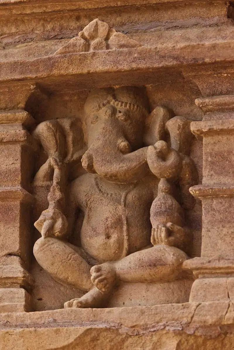 https://avathioutdoors.gumlet.io/travelGuide/dev/khajuraho_P6744.jpg