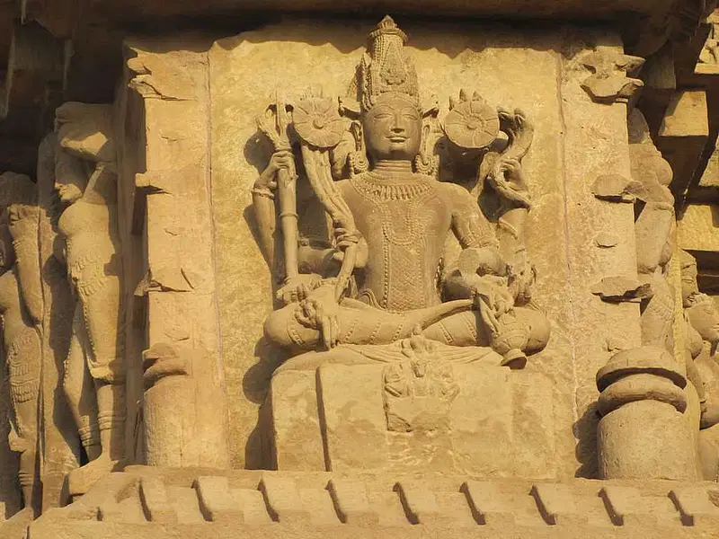 https://avathioutdoors.gumlet.io/travelGuide/dev/khajuraho_P8156.jpg