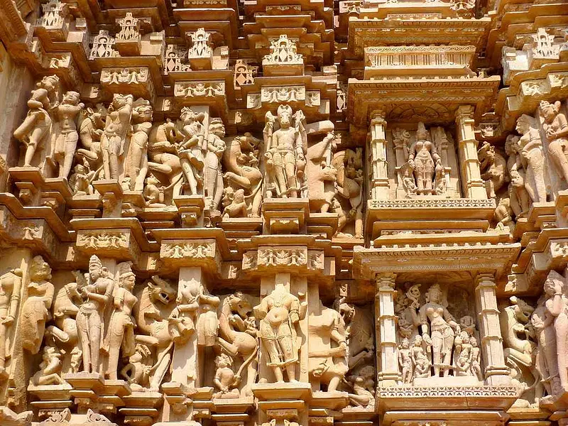 https://avathioutdoors.gumlet.io/travelGuide/dev/khajuraho_P8329.jpg