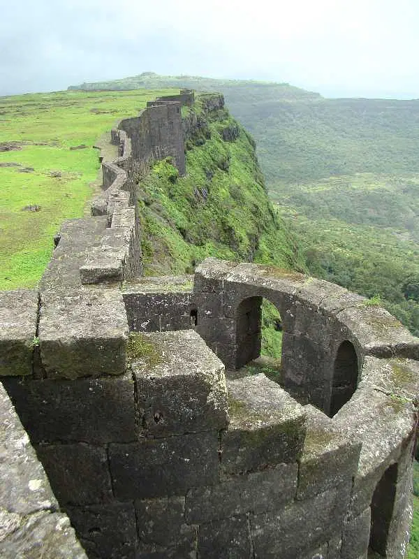 https://avathioutdoors.gumlet.io/travelGuide/dev/khandala_P6459.jpg
