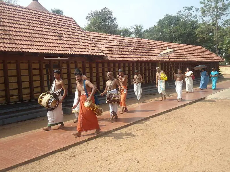 https://avathioutdoors.gumlet.io/travelGuide/dev/kochi_P2048.jpg