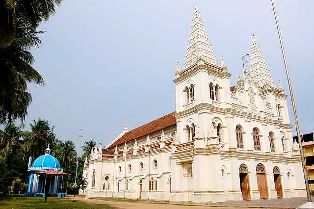 https://avathioutdoors.gumlet.io/travelGuide/dev/kochi_P2935.jpg