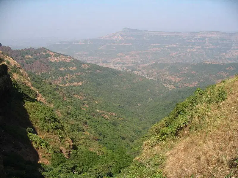 https://avathioutdoors.gumlet.io/travelGuide/dev/kolhapur_P1796.jpg