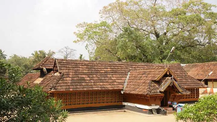 https://avathioutdoors.gumlet.io/travelGuide/dev/kollam_P6211.jpg