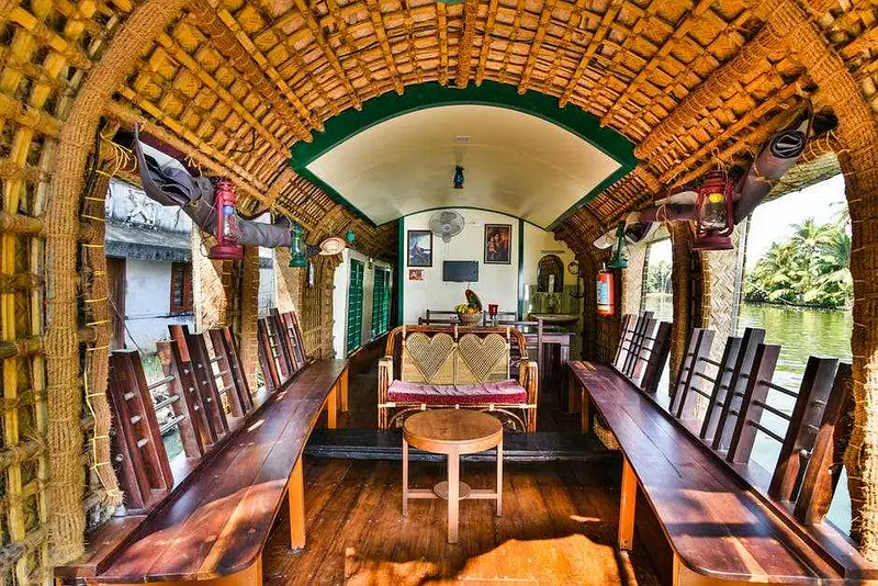 Stay in a Houseboat