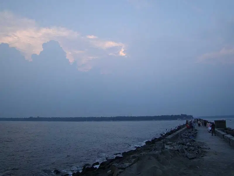 https://avathioutdoors.gumlet.io/travelGuide/dev/kozhikode_P2598.jpg