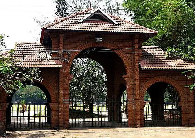 Visit Mananchira Square and Freshwater Pond