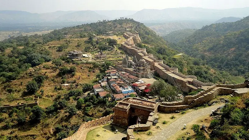 https://avathioutdoors.gumlet.io/travelGuide/dev/kumbhalgarh_P4409.jpg