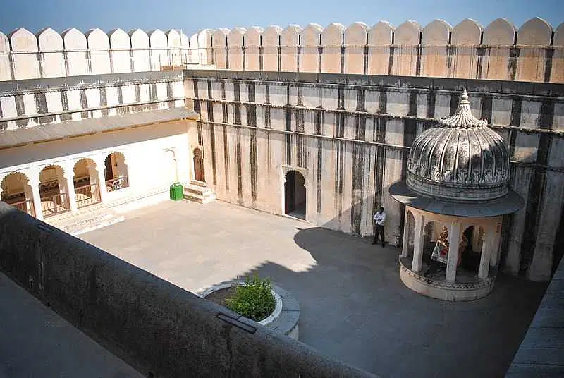 https://avathioutdoors.gumlet.io/travelGuide/dev/kumbhalgarh_P5288.jpg