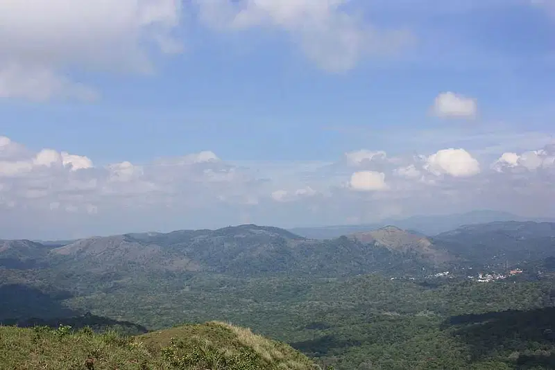 https://avathioutdoors.gumlet.io/travelGuide/dev/kumily55615.jpg