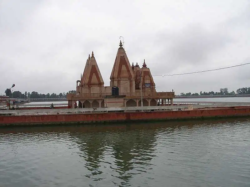 https://avathioutdoors.gumlet.io/travelGuide/dev/kurukshetra_P8716.jpg