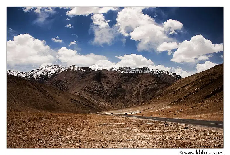 https://avathioutdoors.gumlet.io/travelGuide/dev/ladakh_P3738.jpg