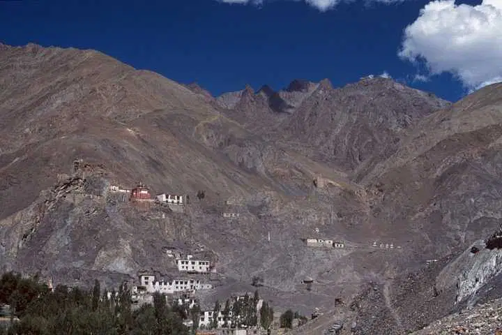 https://avathioutdoors.gumlet.io/travelGuide/dev/lamayuru41188.jpg