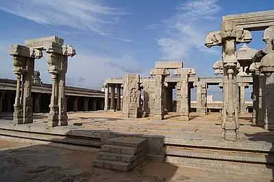 https://avathioutdoors.gumlet.io/travelGuide/dev/lepakshi56625.jpg