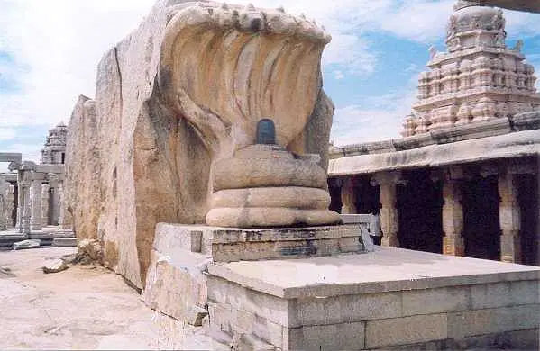 https://avathioutdoors.gumlet.io/travelGuide/dev/lepakshi64000.jpg
