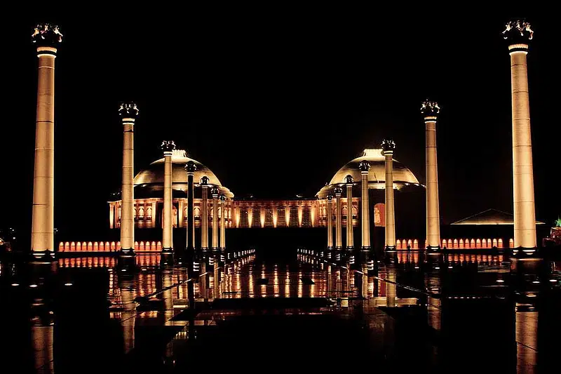 https://avathioutdoors.gumlet.io/travelGuide/dev/lucknow_P1032.jpg