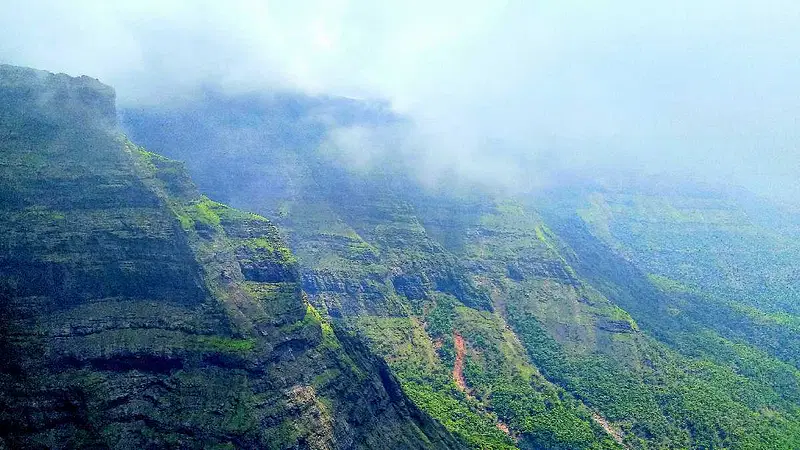 https://avathioutdoors.gumlet.io/travelGuide/dev/malshej-ghat94148.jpg