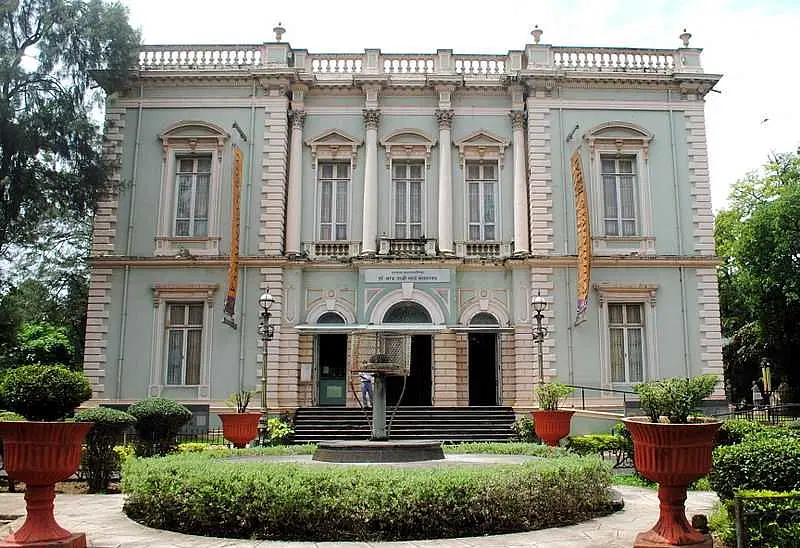 https://avathioutdoors.gumlet.io/travelGuide/dev/mumbai_P5250.jpg