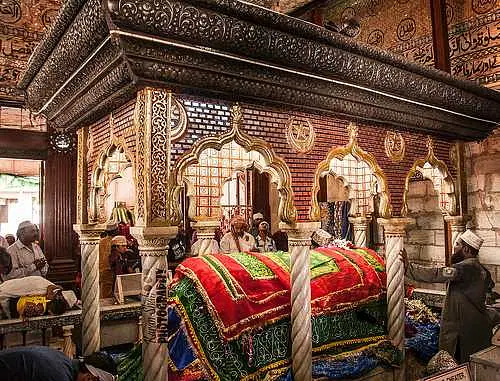https://avathioutdoors.gumlet.io/travelGuide/dev/mumbai_P7410.jpg