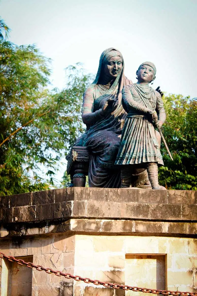 https://avathioutdoors.gumlet.io/travelGuide/dev/mumbai_P7806.jpg