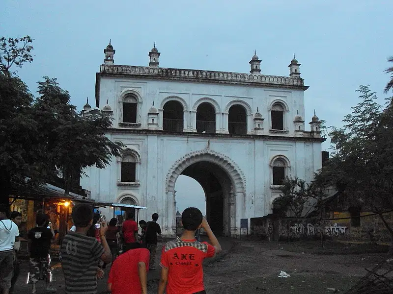 https://avathioutdoors.gumlet.io/travelGuide/dev/murshidabad_P5016.jpg